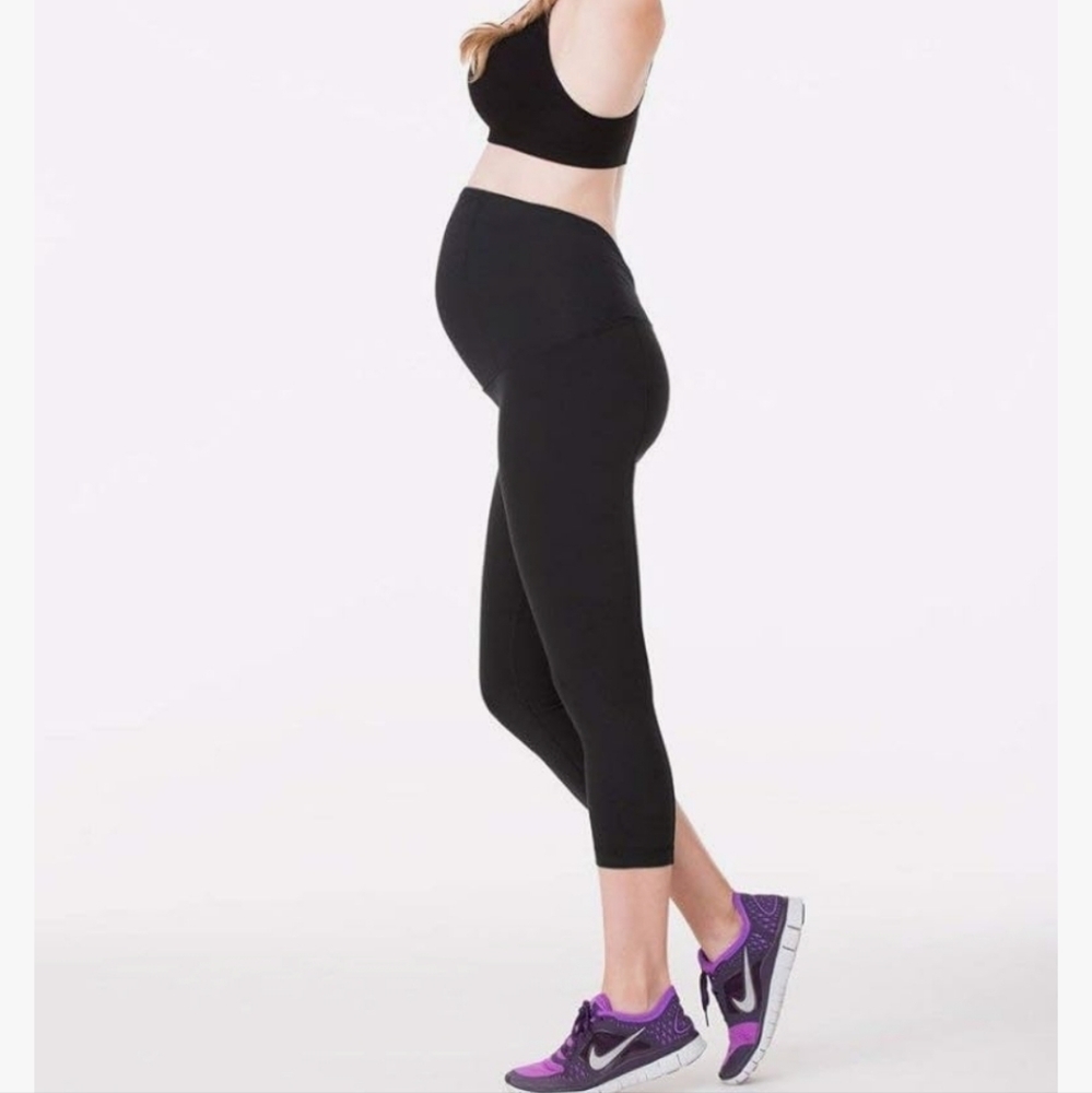 Maternity Crossover Panel Active Capri yoga Pants - Isabel Maternity‎